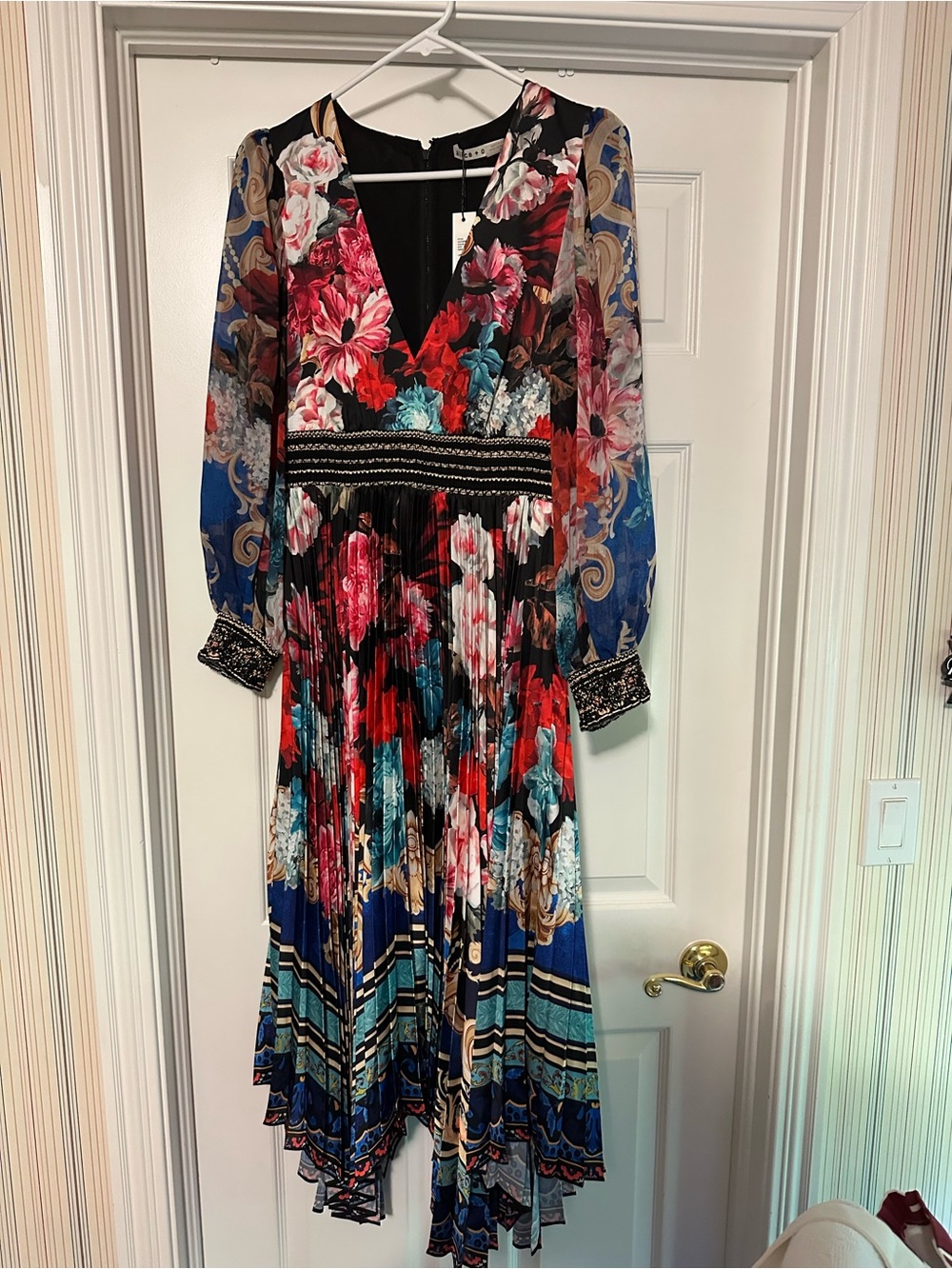 Alice + Olivia Multicolor Floral Pleated V-Neck Long Sleeve Midi Dress - Picture 1 of 9